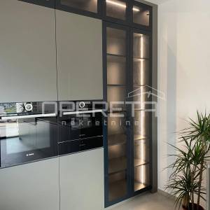 Luksuzna vila s zadivljujućim pogledom na more uronjena u prirodu.