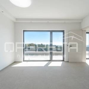 Luksuzna vila s zadivljujućim pogledom na more uronjena u prirodu.