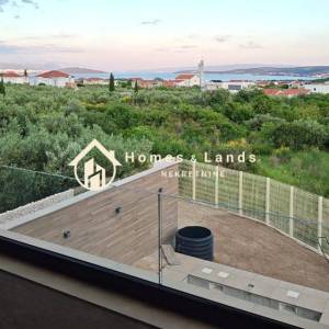 Luksuzna villa ,kompleno namještena s bazenom i panoramskim pogledom