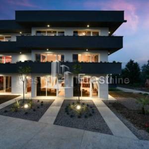 LUKSUZNA VILLA S 13 SOBA+BAZEN