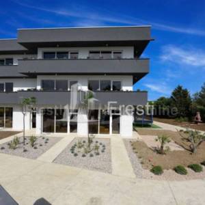 LUKSUZNA VILLA S 13 SOBA+BAZEN