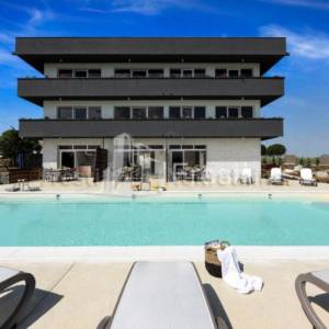 LUKSUZNA VILLA S 13 SOBA+BAZEN