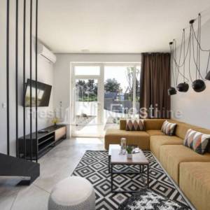 LUKSUZNA VILLA S 13 SOBA+BAZEN