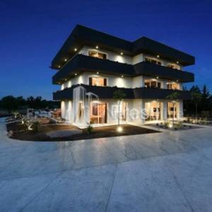 LUKSUZNA VILLA S 13 SOBA+BAZEN