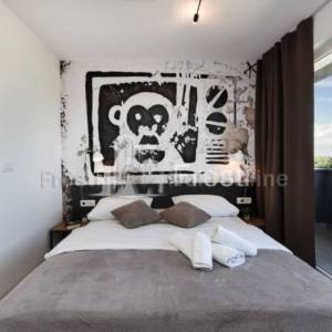 LUKSUZNA VILLA S 13 SOBA+BAZEN