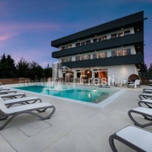 LUKSUZNA VILLA S 13 SOBA+BAZEN