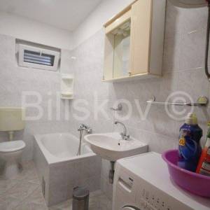 Makarska, centar, prodaja, dio kuće, 4 apartmana