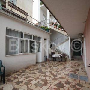 Makarska, centar, prodaja, dio kuće, 4 apartmana