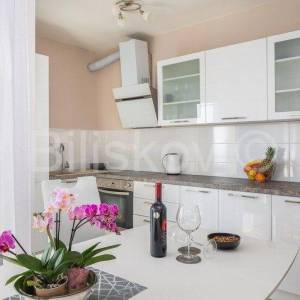 Makarska jednosoban stan 47,5 m2, parking 13,5 m2