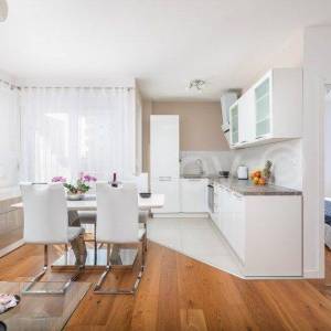 Makarska jednosoban stan 47,5 m2, parking 13,5 m2