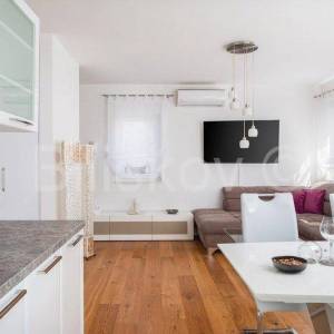 Makarska jednosoban stan 47,5 m2, parking 13,5 m2