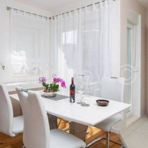 Makarska jednosoban stan 47,5 m2, parking 13,5 m2