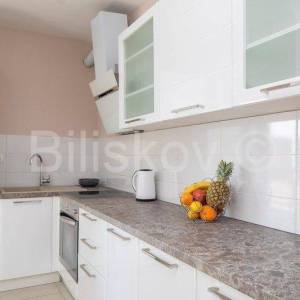 Makarska jednosoban stan 47,5 m2, parking 13,5 m2