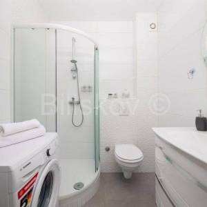 Makarska jednosoban stan 47,5 m2, parking 13,5 m2