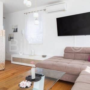 Makarska jednosoban stan 47,5 m2, parking 13,5 m2