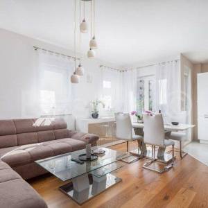 Makarska jednosoban stan 47,5 m2, parking 13,5 m2