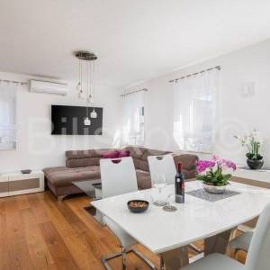 Makarska jednosoban stan 47,5 m2, parking 13,5 m2