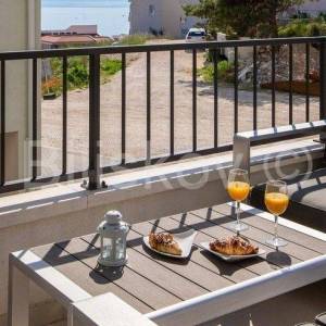 Makarska jednosoban stan 47,5 m2, parking 13,5 m2