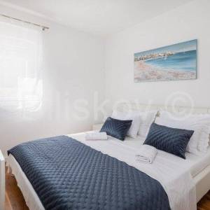 Makarska jednosoban stan 47,5 m2, parking 13,5 m2