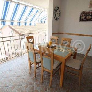 Makarska, kuća na 4 etaže, nekoliko stambenih jedinica