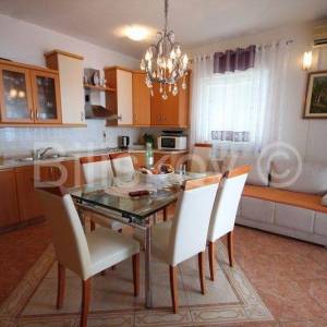 Makarska, kuća na 4 etaže, nekoliko stambenih jedinica