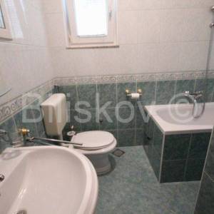 Makarska, kuća na 4 etaže, nekoliko stambenih jedinica