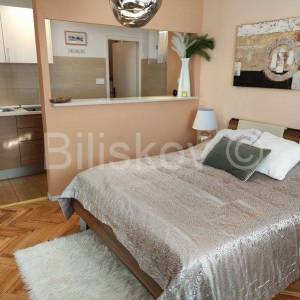 Makarska prodaja, kuća 9 stanova i projekt za 8 stanova