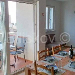 MAKARSKA-  trosoban stan 90 m2, park. mjesto i garaža