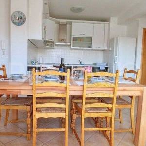 MAKARSKA-  trosoban stan 90 m2, park. mjesto i garaža