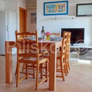 MAKARSKA-  trosoban stan 90 m2, park. mjesto i garaža