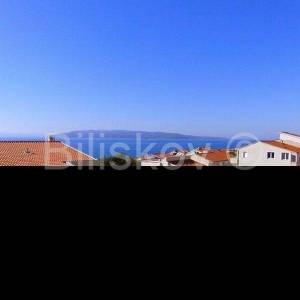 MAKARSKA-  trosoban stan 90 m2, park. mjesto i garaža