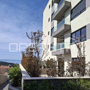 Makarska - useljivi stanovi - vrhunska arhitektura i materijali