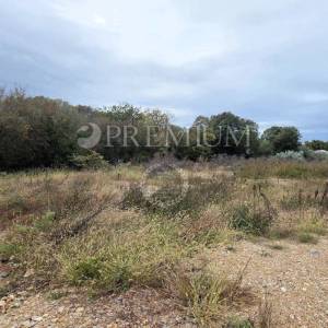 Malinska – građevinsko zemljište 630 m², pravilnog oblika!