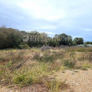 Malinska – građevinsko zemljište 630 m², pravilnog oblika!