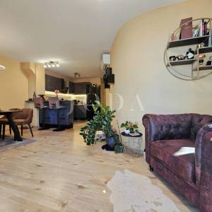 Malinska, Moderan stan s pogledom na more