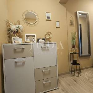 Malinska, Moderan stan s pogledom na more