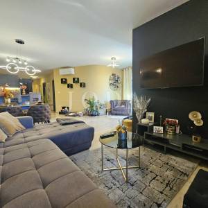 Malinska, Moderan stan s pogledom na more