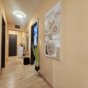 Malinska, Moderan stan s pogledom na more