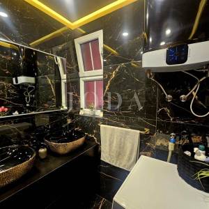 Malinska, Moderan stan s pogledom na more