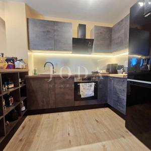 Malinska, Moderan stan s pogledom na more