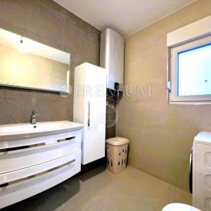 Malinska, namještena kuća s grijanim bazenom!