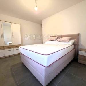 Malinska, namještena kuća s grijanim bazenom!