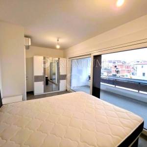 Malinska, namještena kuća s grijanim bazenom!