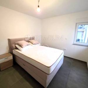 Malinska, namještena kuća s grijanim bazenom!