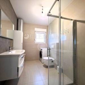 Malinska, namještena kuća s grijanim bazenom!