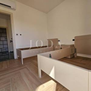 Malinska - nova kuća s bazenom i pogledom na more!