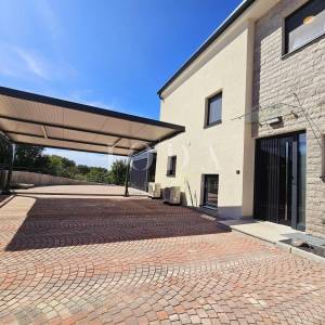 Malinska - nova kuća s bazenom i pogledom na more!