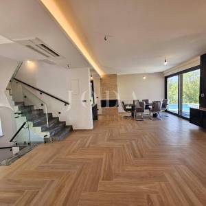 Malinska - nova kuća s bazenom i pogledom na more!