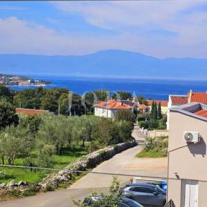 Malinska - nova kuća s bazenom i pogledom na more!