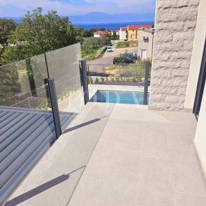 Malinska - nova kuća s bazenom i pogledom na more!